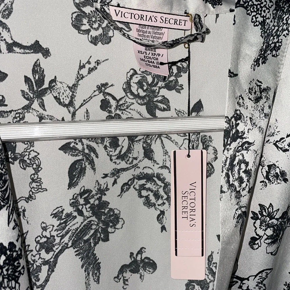 Victoria Secret Satin Robe - Picture 4 of 6